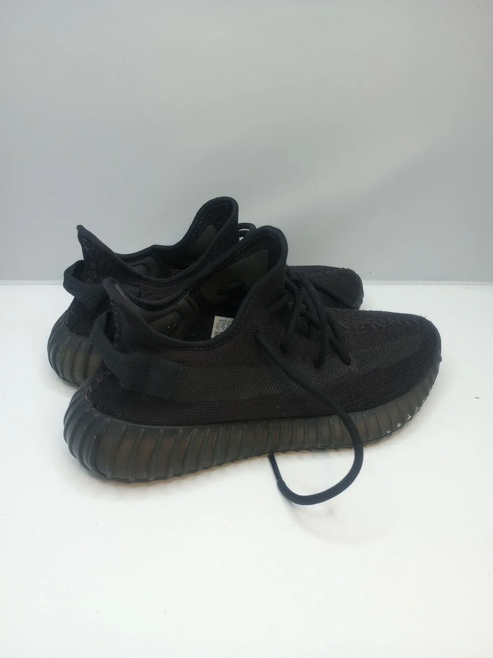 Adidas Men's 7.5M Black Ape 779001 02/22 Yeezy Boost 350 V2 Low Onyx Sneakers